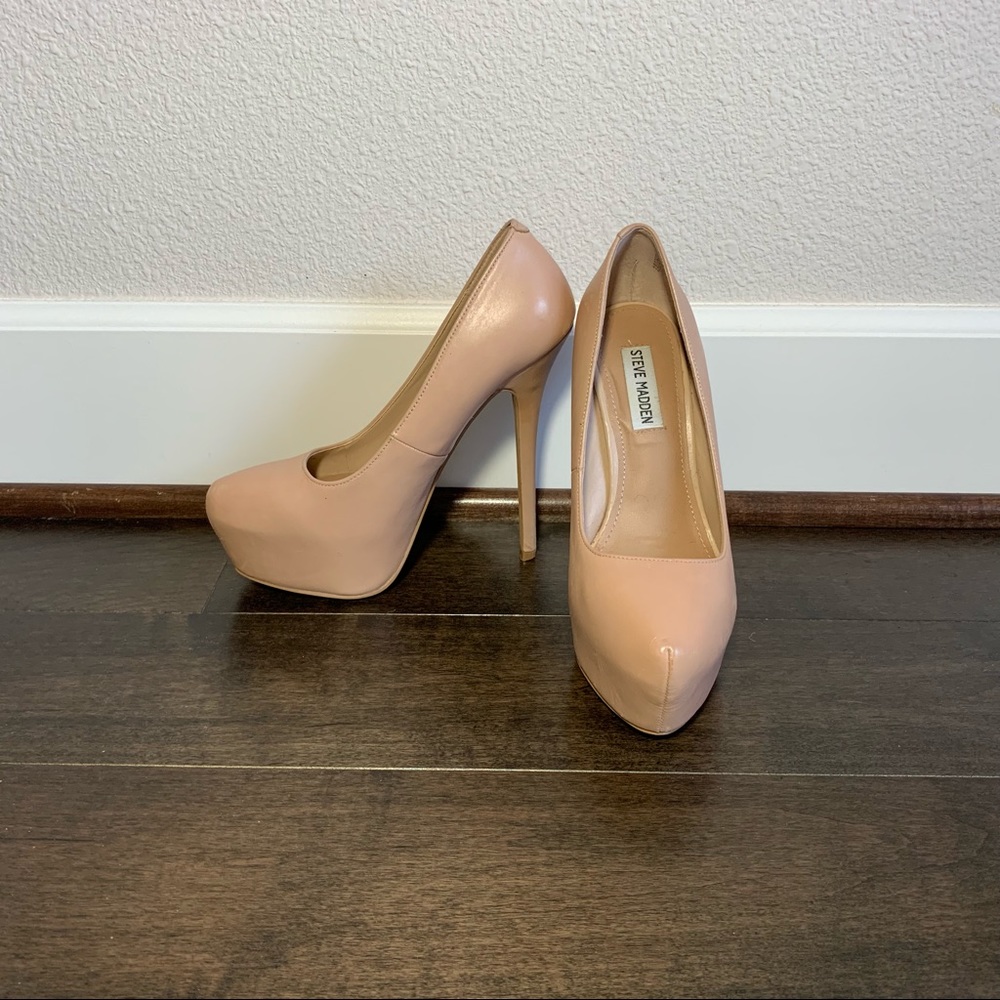Steve Madden Dejavu Blush Leather Platform Pumps